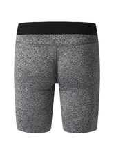 Einfarbige, elastische, schmale, schnelltrocknende Fitness-Shorts für Herren mit Netzstoff im Schritt